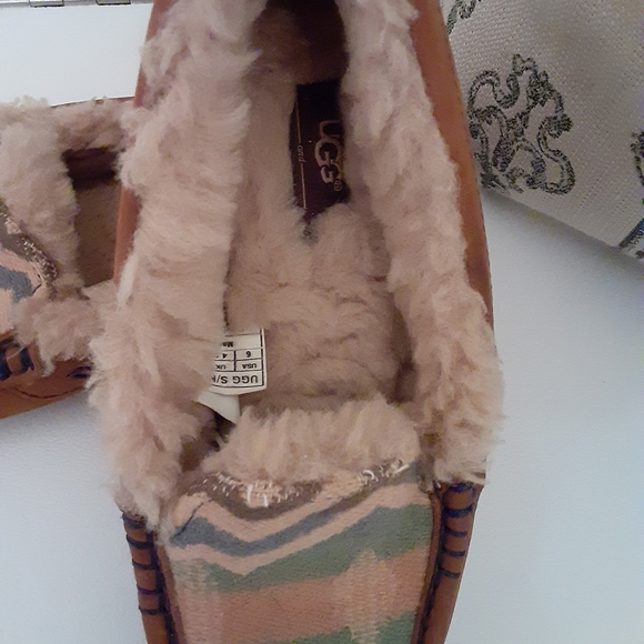 Ugg slippers - Picture 2 of 5